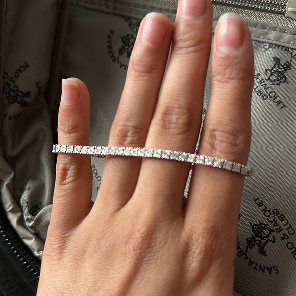 *SOLD* Michael hill Tennis Bracelet with 0.25 Carat TW of Diamonds - Picture 6 of 6